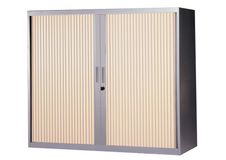 Armoire basse à rideaux - L120  x H105 x P43 cm - 2 tablettes - corps silver / porte chêne clair