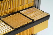 Chassis extractible avec glissières simples pour armoire à rideaux