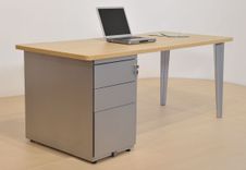 Caisson hauteur bureau 60 cm EVIDENCE - 2 tiroirs + 1 tiroir dossiers suspendus - corps aluminium - top imitation hêtre