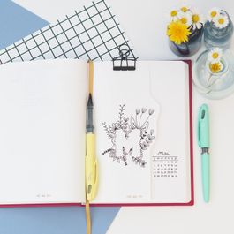 Pentel Tradio Stylo Plume Feutre - Encre Noire Et Corps Pastel Violet Stylo Pour Gauchers