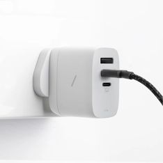Native Union - Adaptateur secteur - GaN - 67 Watt - 3.35 A - PD, QC 3.0, Fast Charge - 3 connecteurs de sortie (2 x USB-C, USB) - blanc - International
