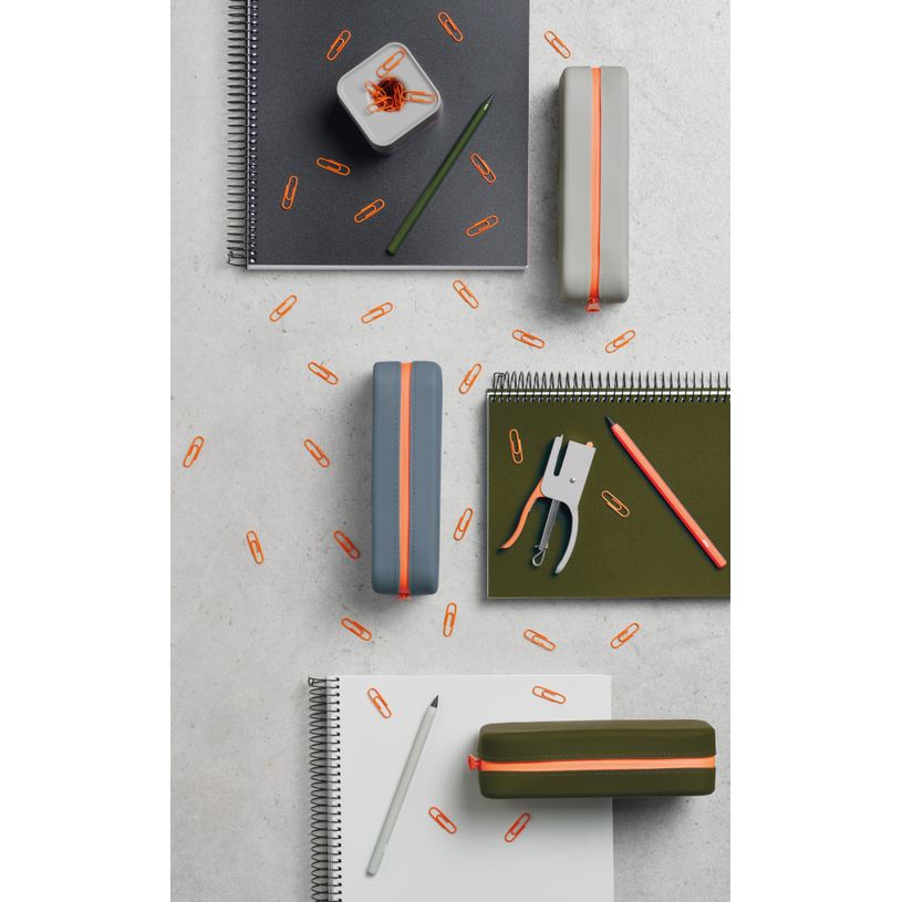 8410782199168-Trousse en silicone orange NEON avec zip étanche - matière lavable et toucher velouté--1