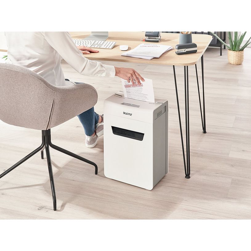 4002432127207-Leitz IQ Protect 6M - destructeur de documents coupe croisée - 6 feuilles - Corbeille 18-P_405117164_11-8