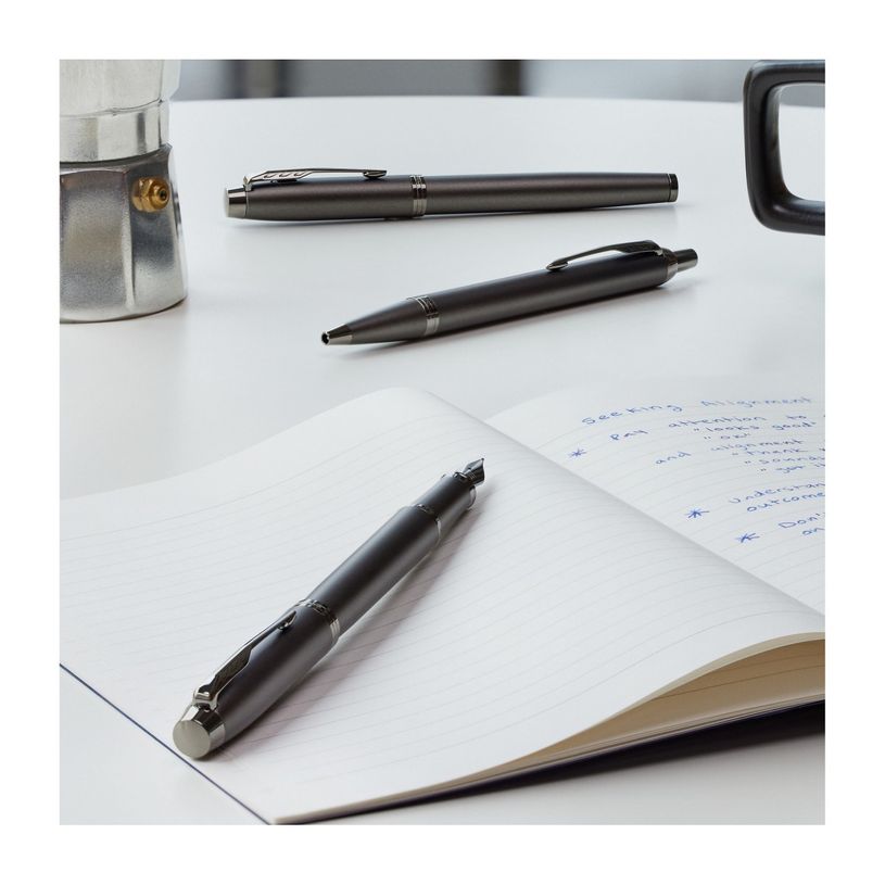 3026981729584-Styo plume monochrome Parker IM - Gris acier - plume fine - encre bleue-P_405130102_4-3