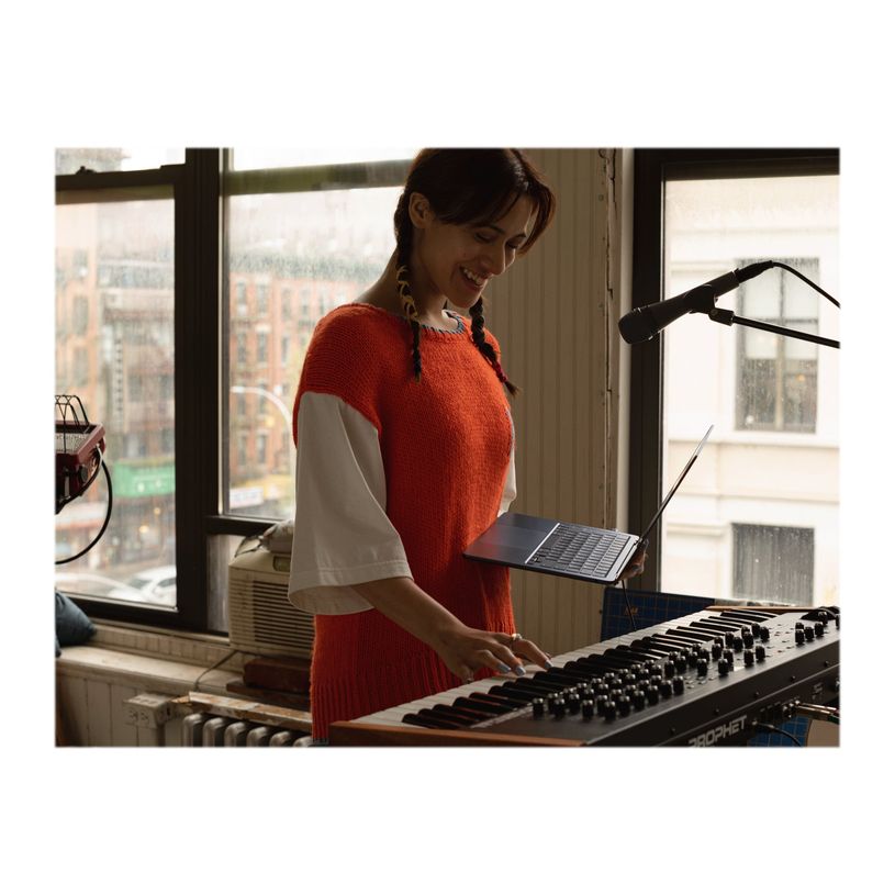 0194253083115-Apple MacBook Air - MacBook 13.6" - M2 - 8 Go RAM - 256 Go SSD - noir minuit-P_405138677_2-11