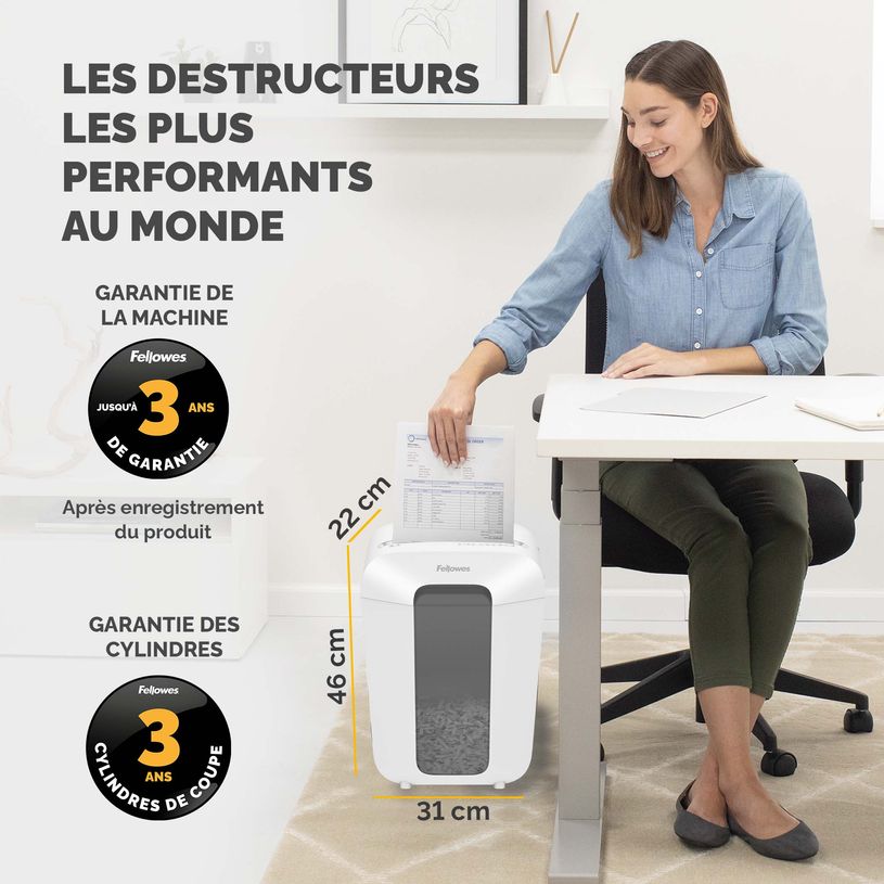 ORNÉ DE FEUILLES
クッション付きラタンチェア Hilroy® Feuilles planes recyclées à feuilles mobiles