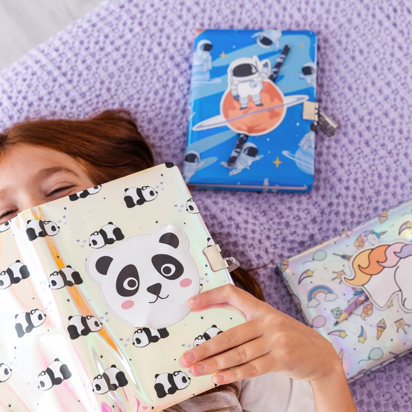 8422593075845-Journal secret Panda pour enfants avec cadenas -  clés et crayon -  carnet A5 holographique à 80 pages lignées -  cadeau --8