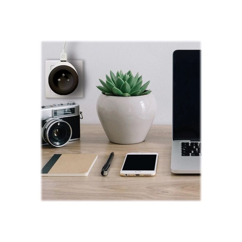 3760110686545-Watt&Co BEWATT - chargeur secteur pour smartphone - 1 USB + prise de courant - noir-P_79440275_5-3