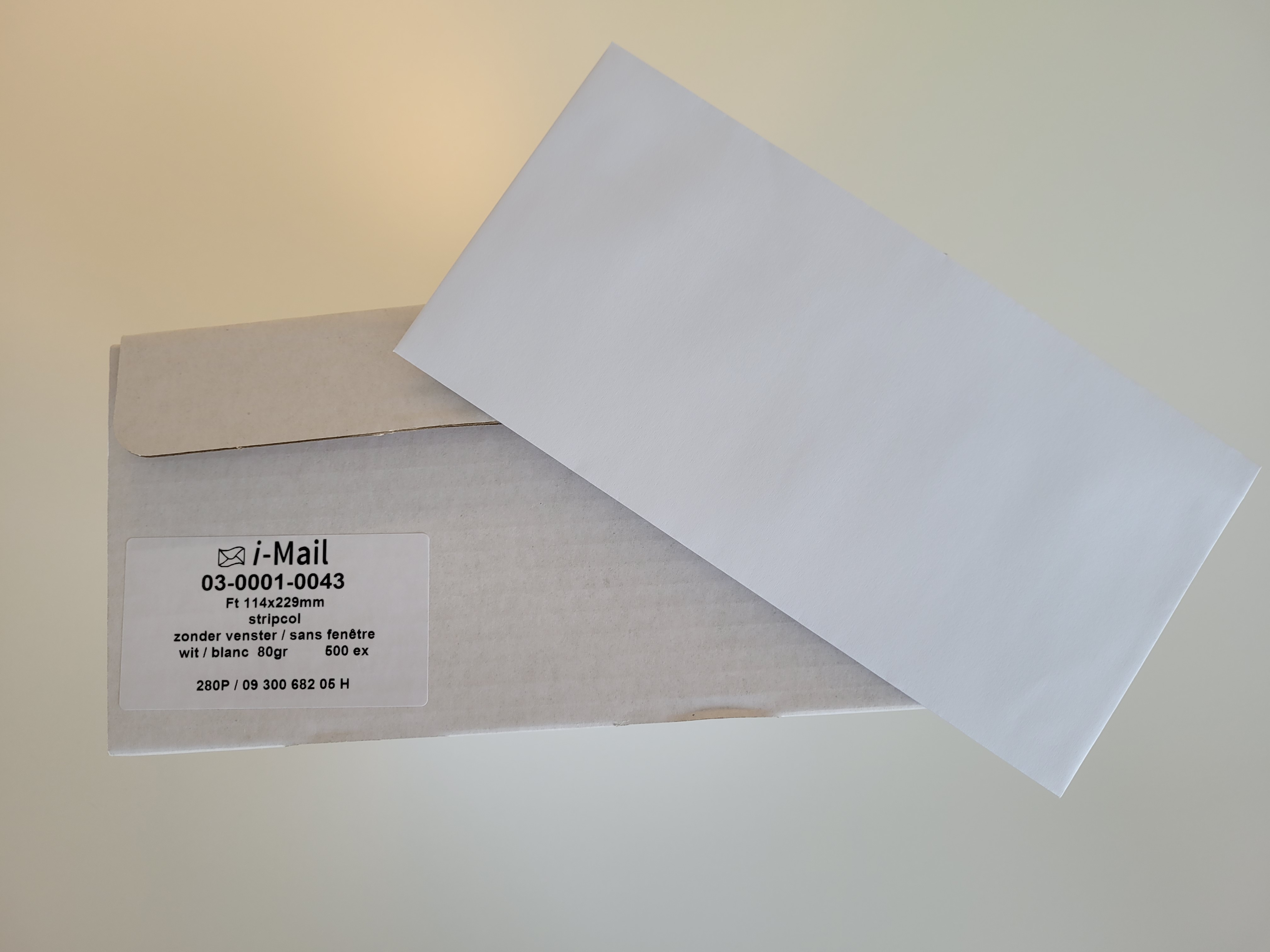 Boîte de 500 enveloppes 114x229mm stripcol sans fenêtre Pas Cher | Bureau  Vallée